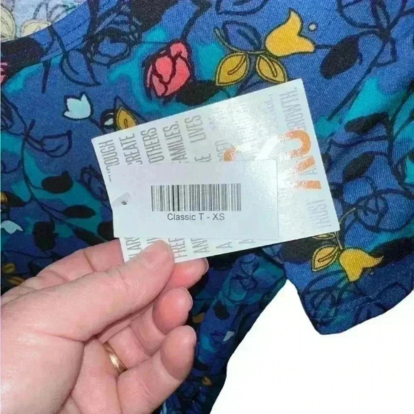 Lularoe XS‎ blue floral short sleeve Classic T shirt . NWT - Picture 4 of 8